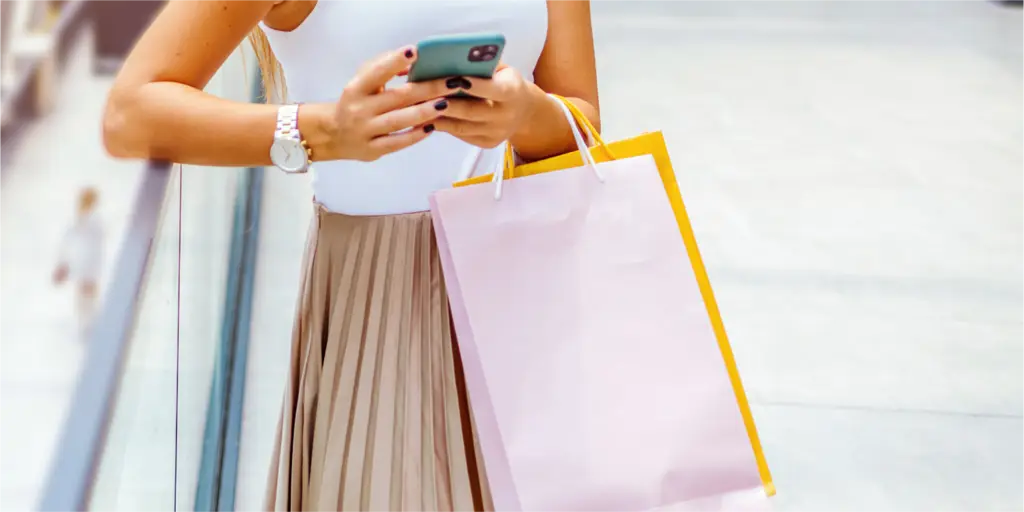 Woman shopping at mall tile 3